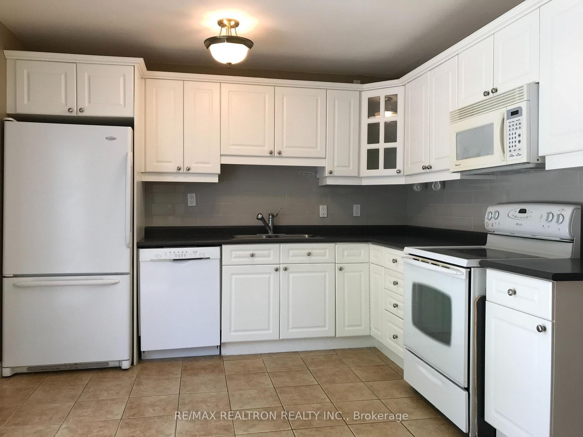 250 Manchester Drive Unit Main photo 6