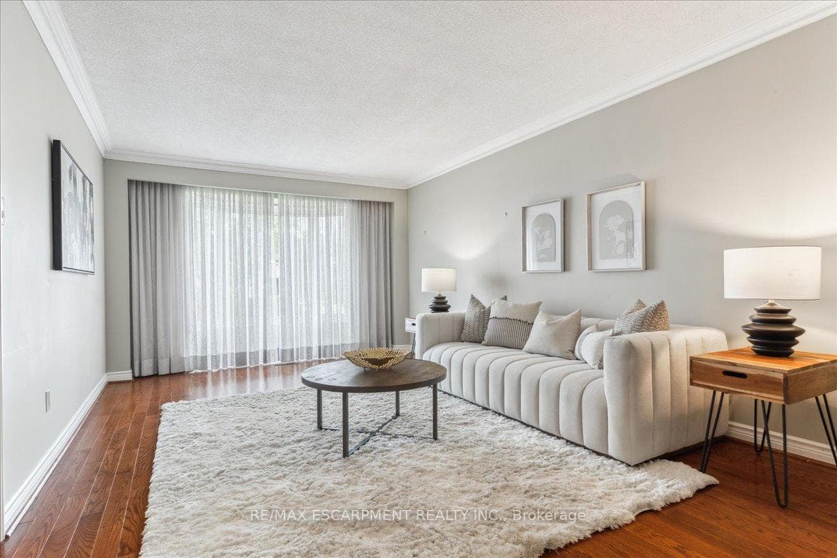 1214 Glenashton Drive photo 4