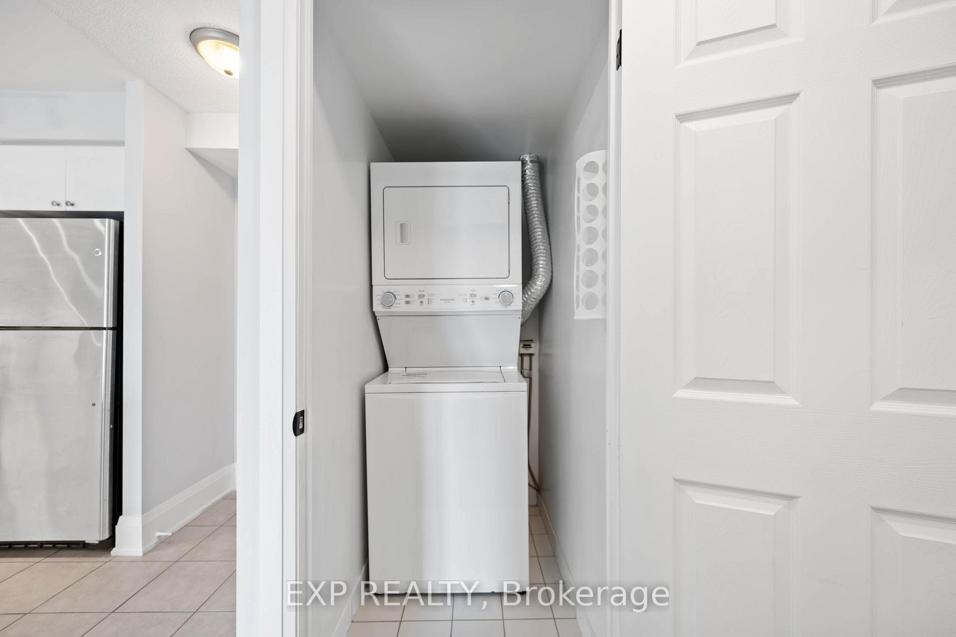 185 Oneida Crescent Unit 915 photo 24