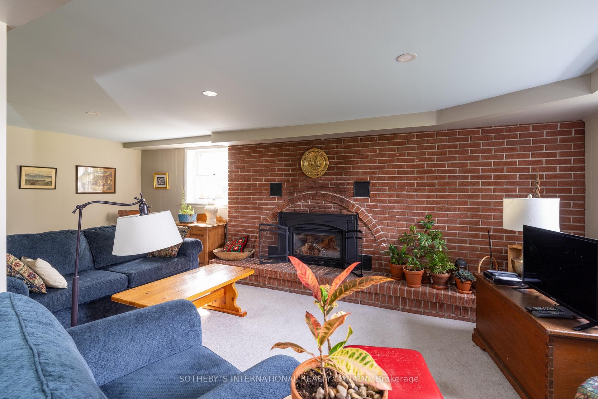 376 Lakeshore Road photo 16