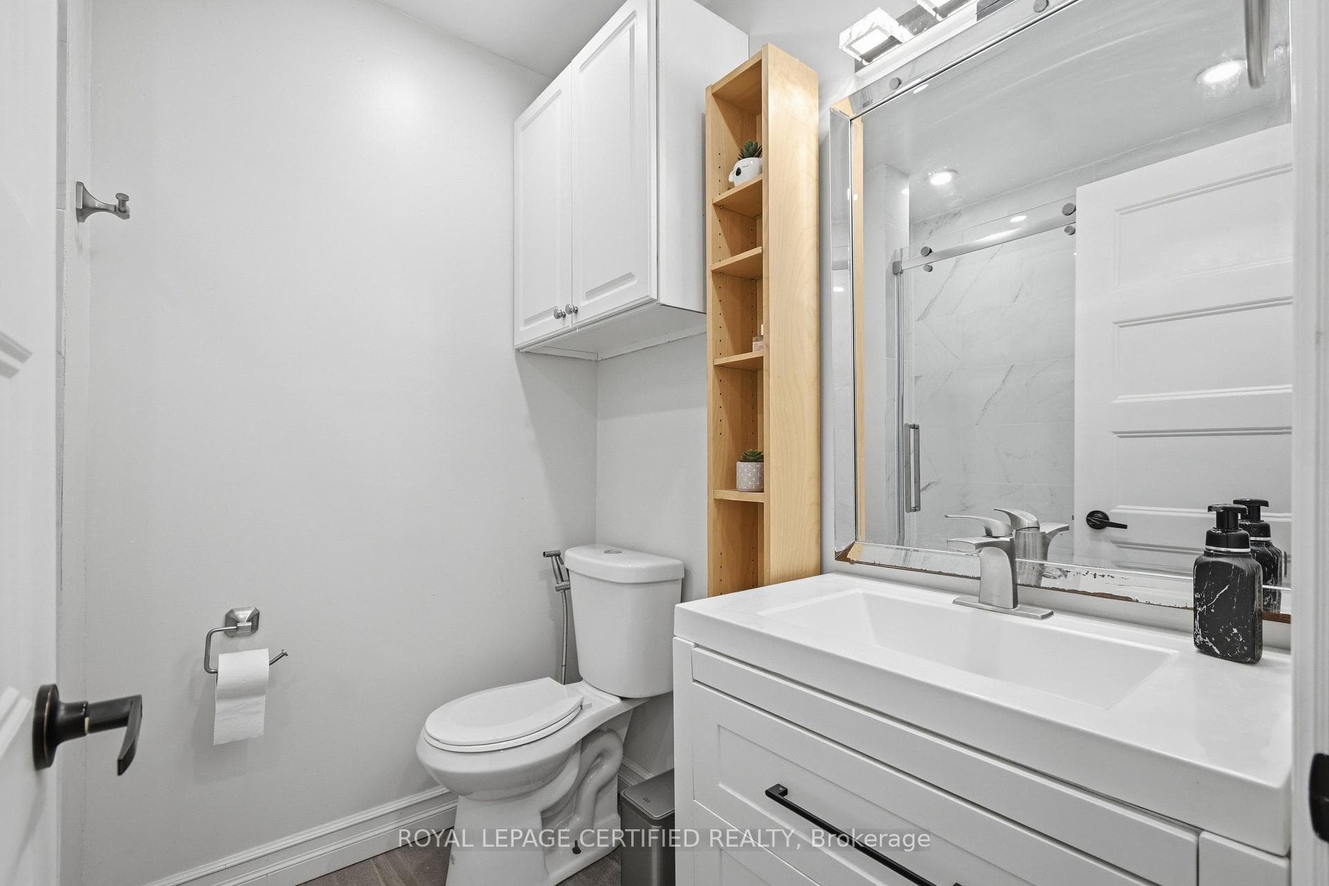 2435 Mckay Avenue photo 23