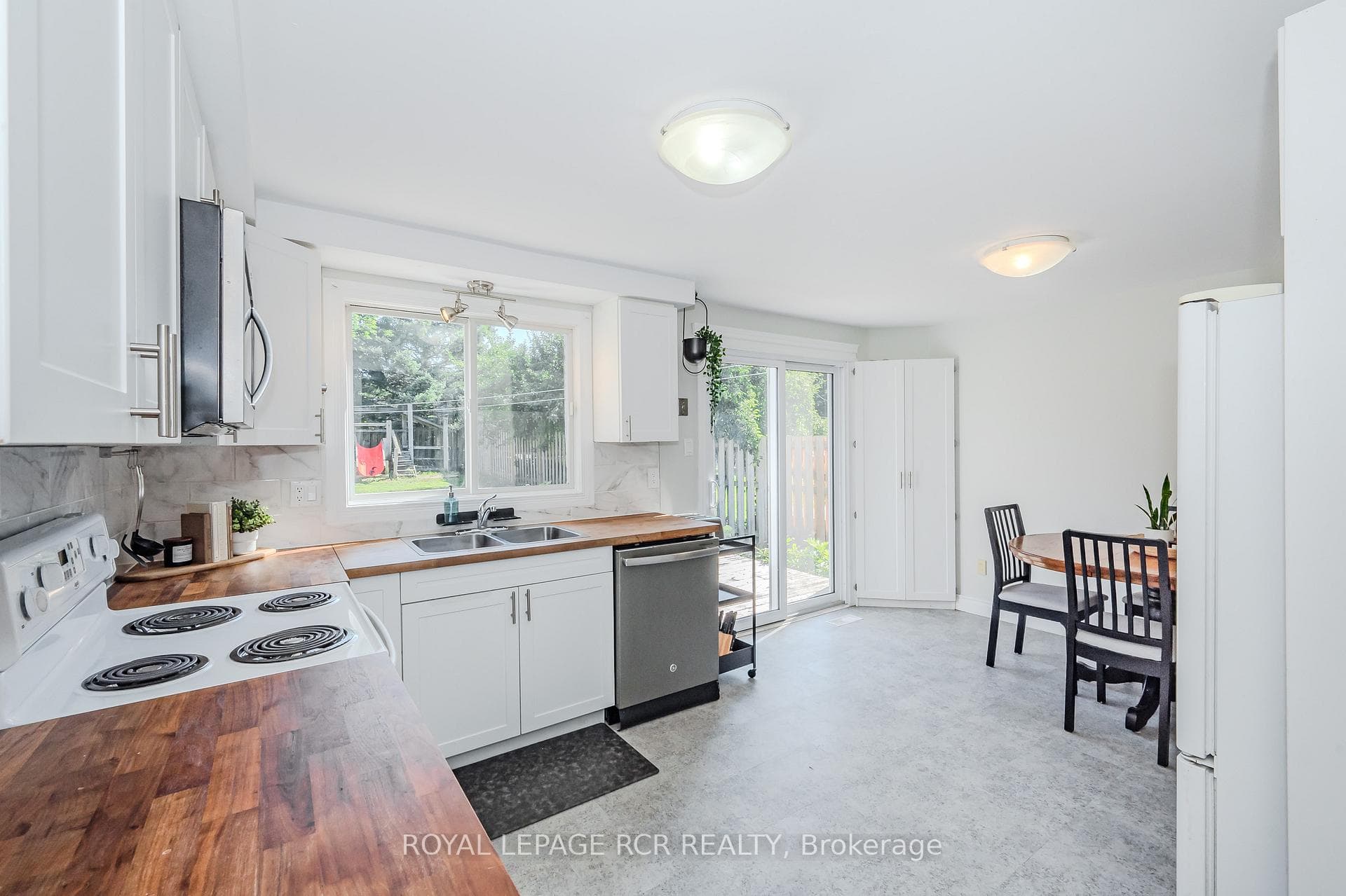 664 Holman Crescent photo 7