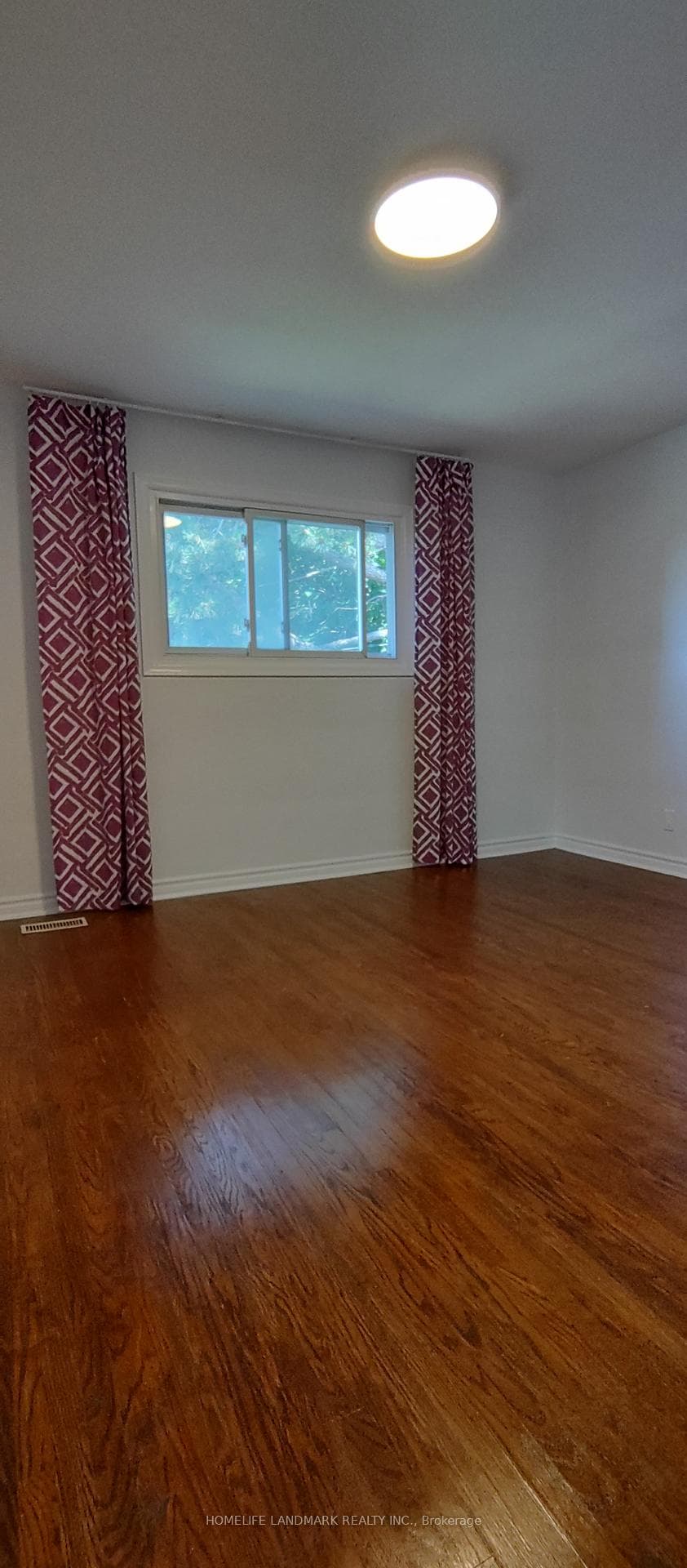 100 Kingslake Road photo 16