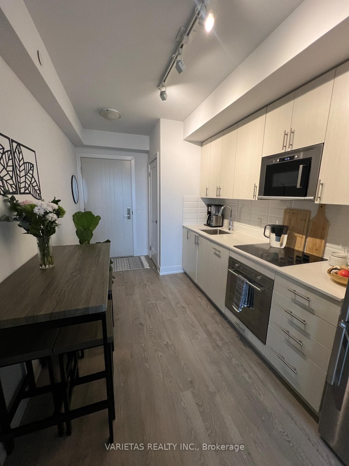 2550 Simcoe Street Unit 1606 photo 8