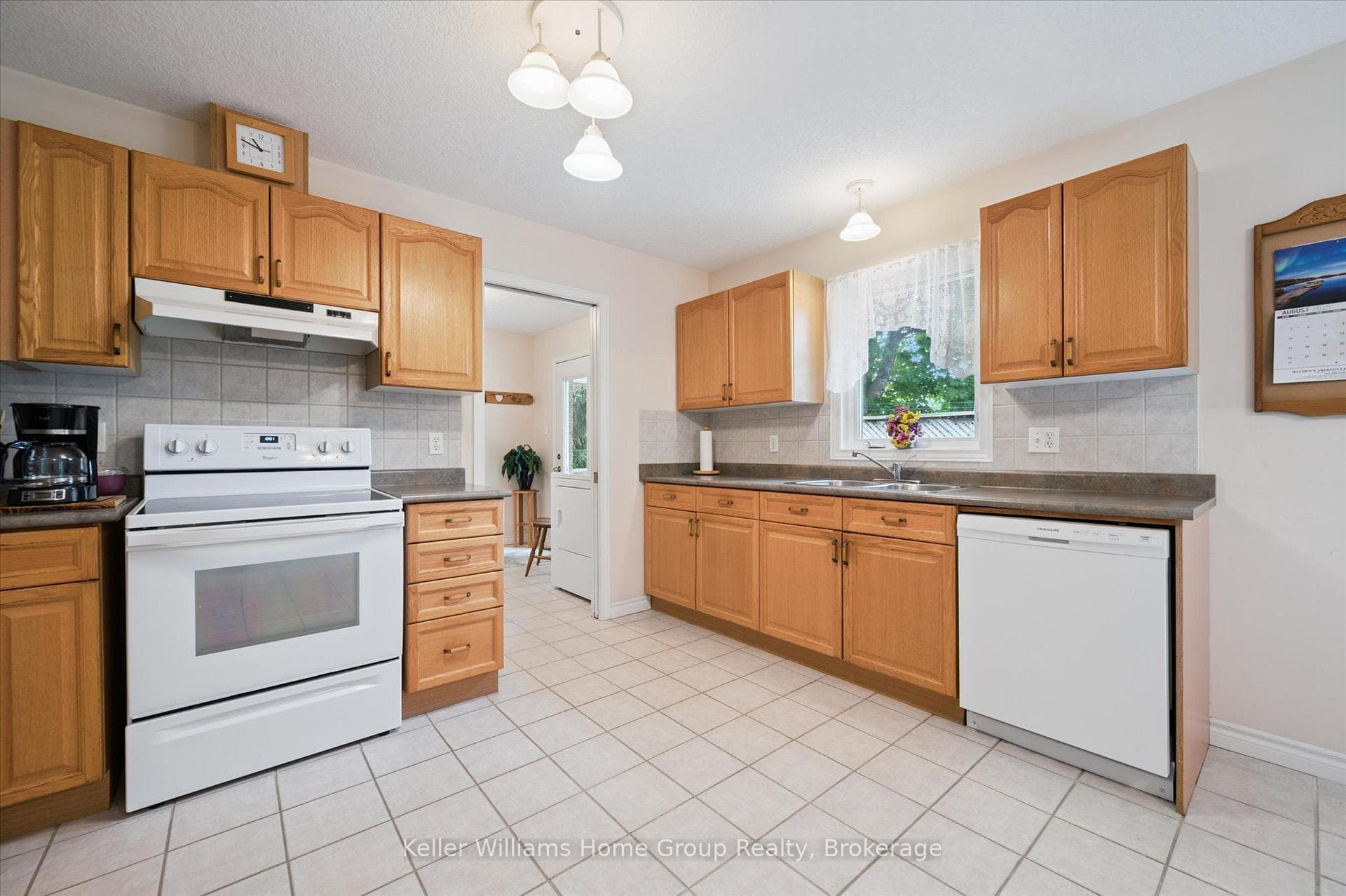 750 Dianne Crescent photo 12