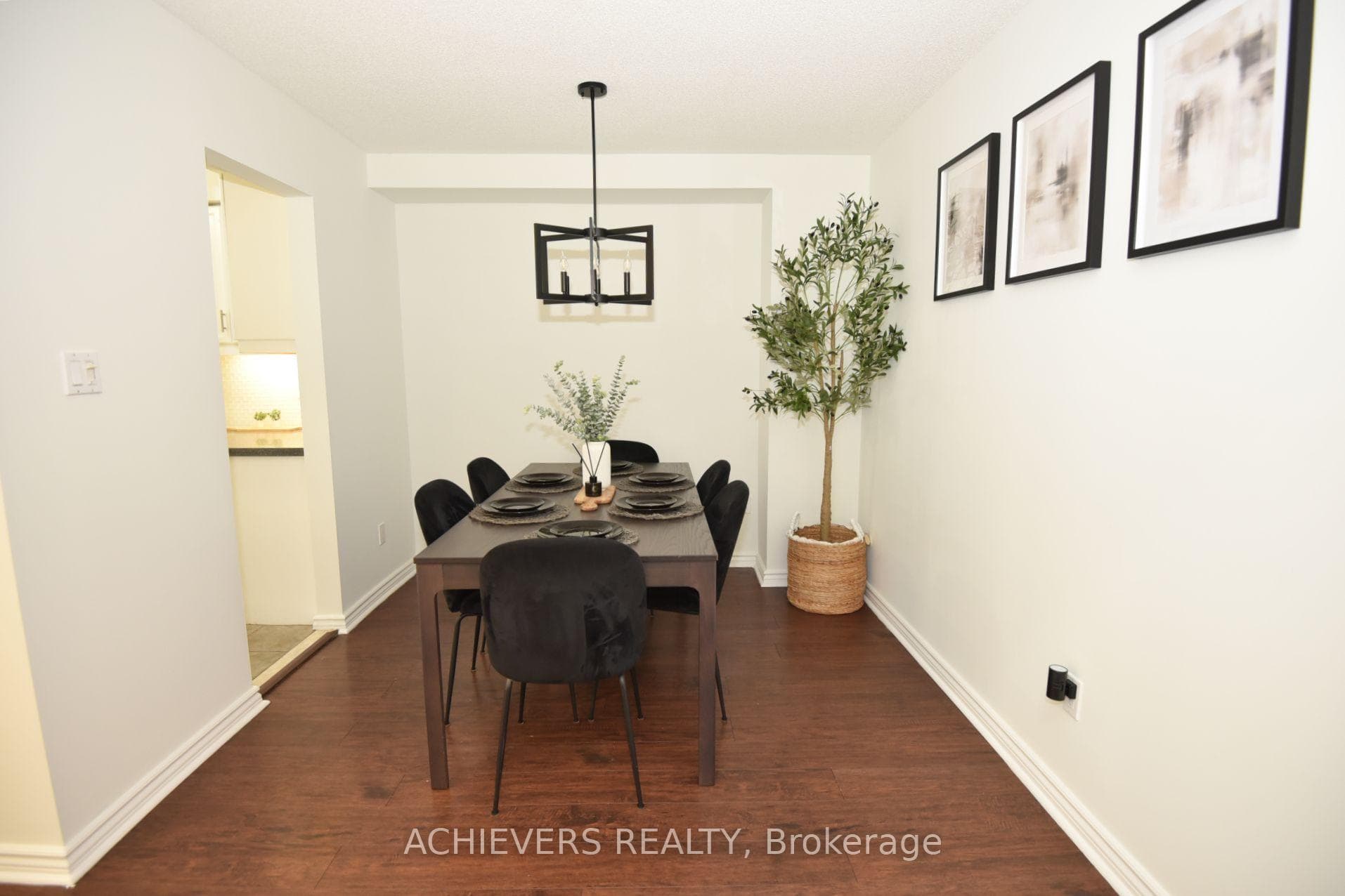 19 Mccullock Crescent photo 11