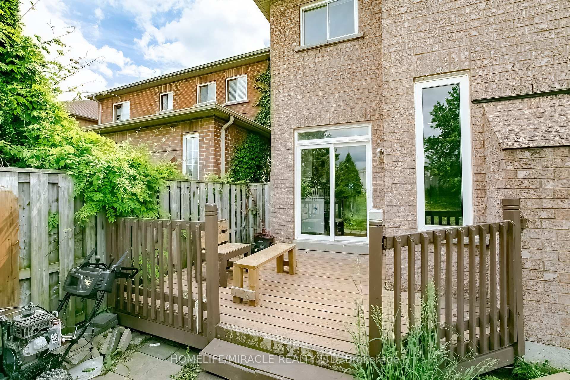 7 Stephanie Avenue photo 39