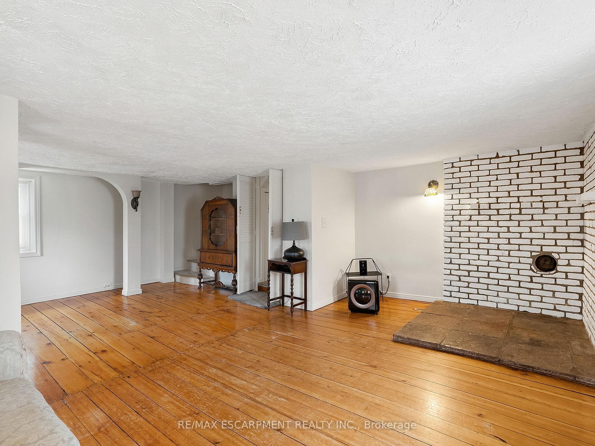 1755 Franklin Boulevard photo 14