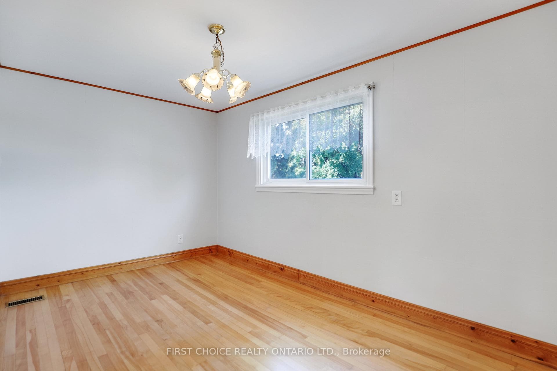640 BROWNING Avenue photo 24