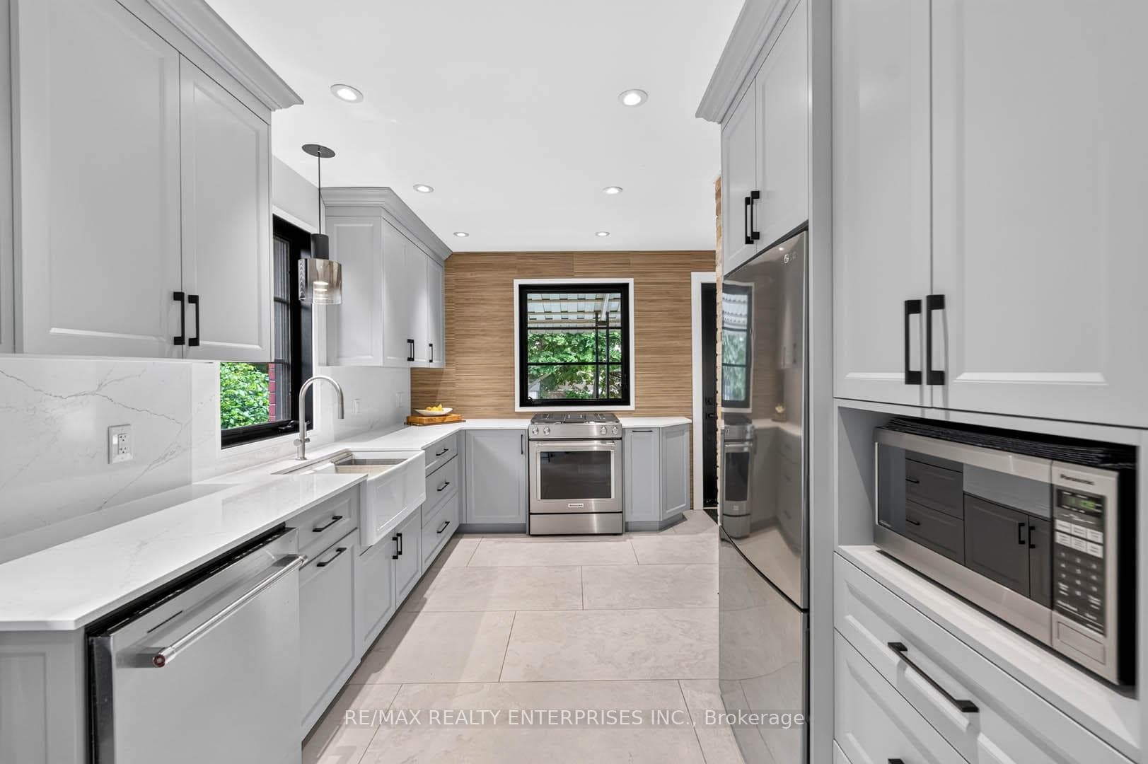 233 Rosemount Avenue photo 11