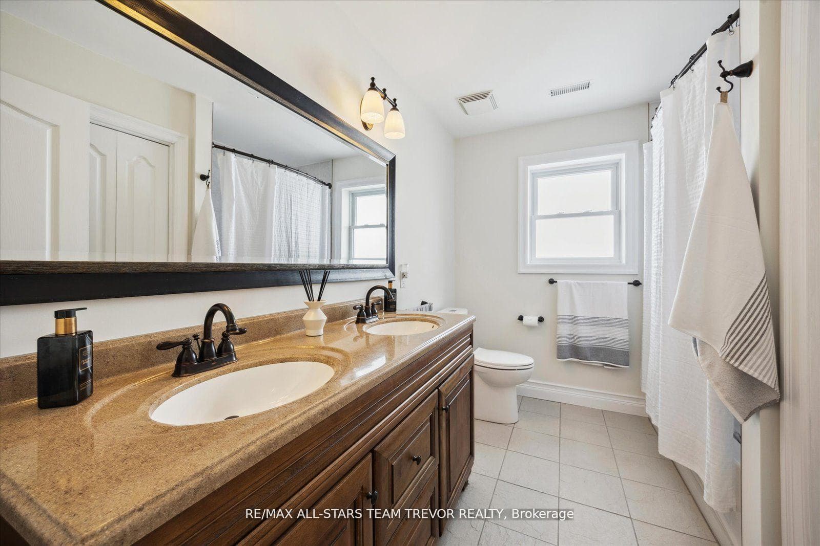 27 Corbett Crescent photo 22