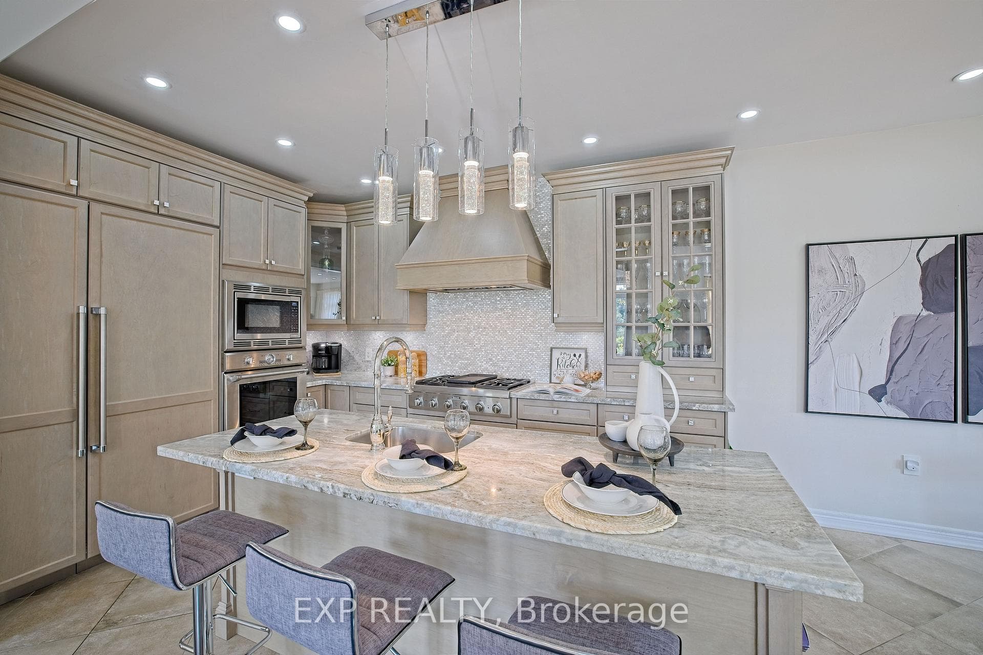 520 Dougall Avenue photo 22