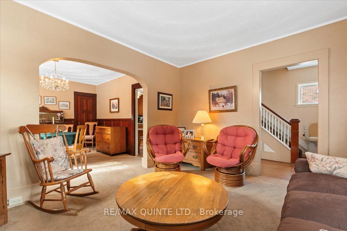 216 Foster Avenue photo 10
