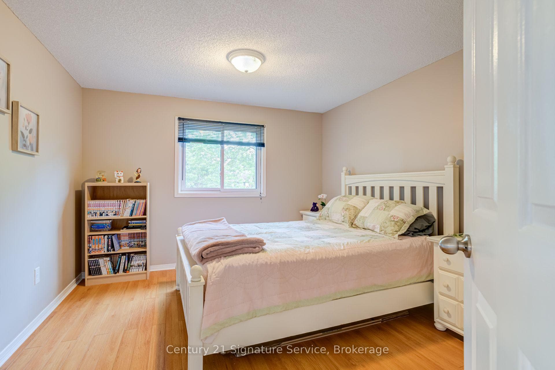 2755 Lindholm Crescent photo 34