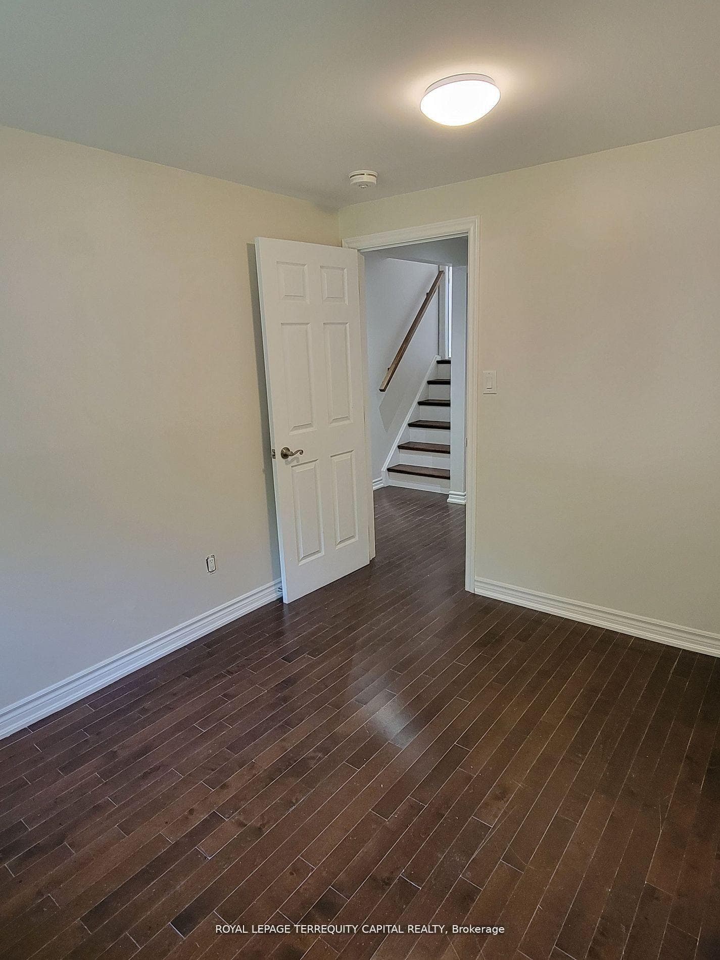 20 Mowat Crescent Unit Lower photo 9