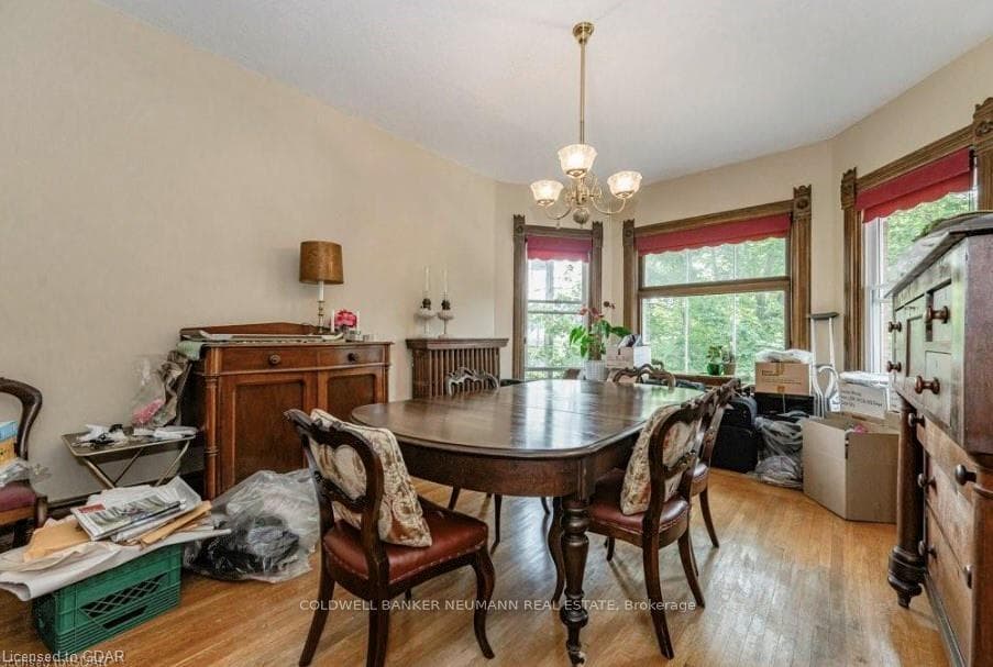 376 Woolwich Street Unit Upper photo 2