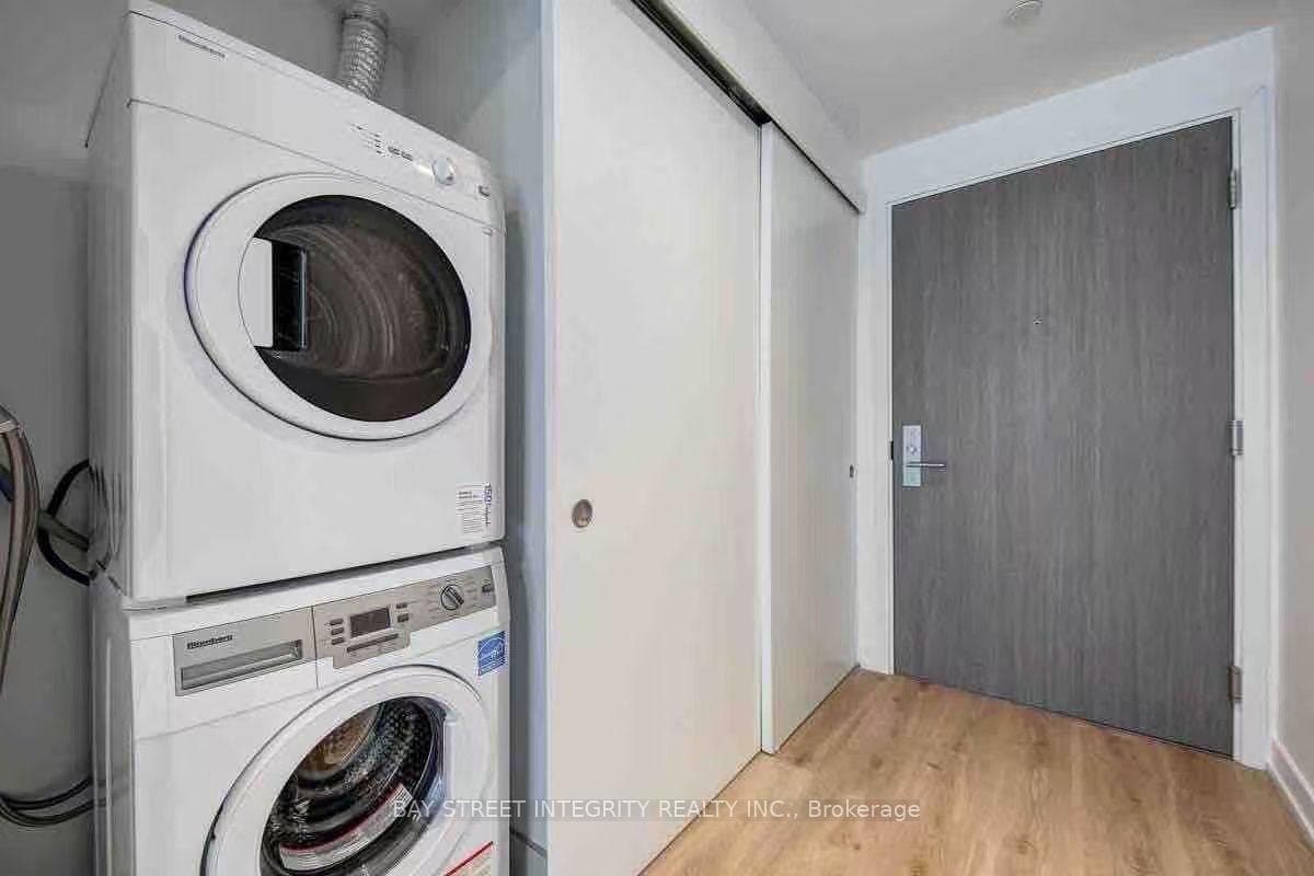 161 Roehampton Avenue Unit 1609 photo 3