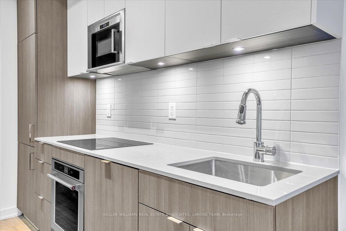 215 Lakeshore Road Unit 205 photo 17