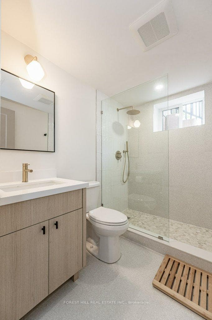 112 Queensway Drive photo 26