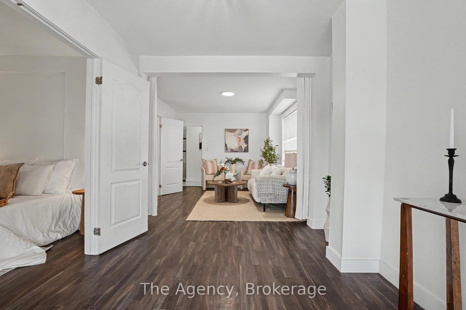 881 Lakeshore Road photo 9