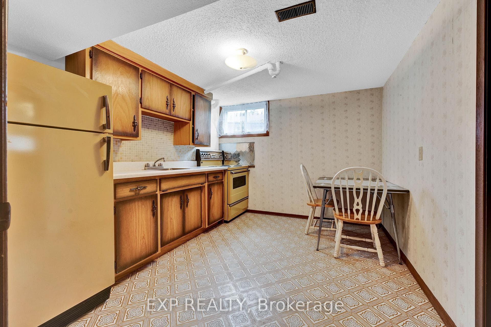 11 Van Horne Place photo 14