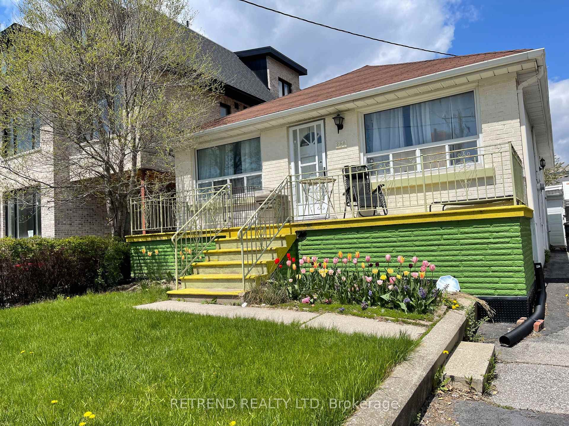 260 Ranee Avenue Unit Lower photo 1