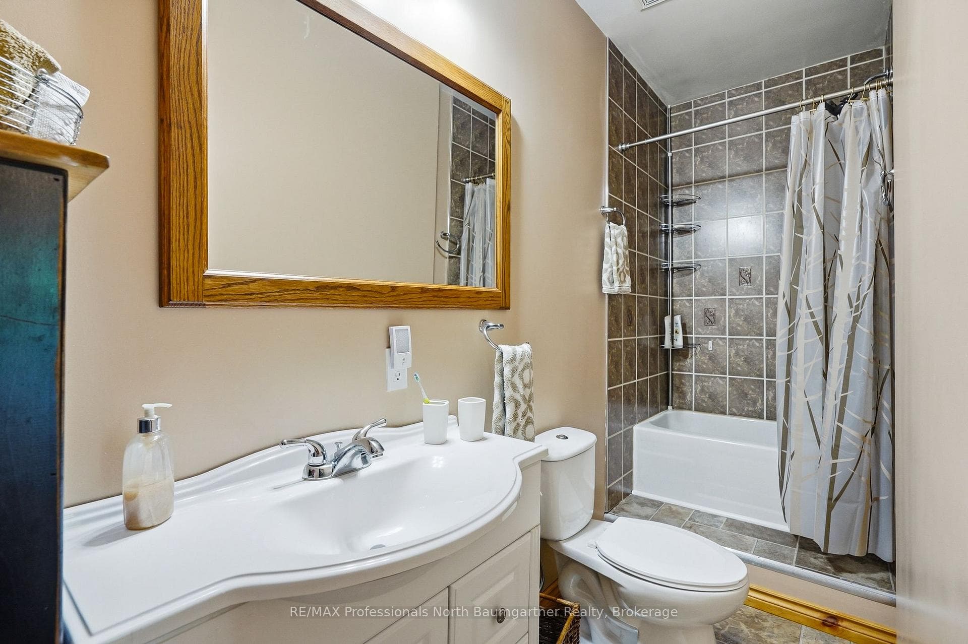 1019 Phoebe Crescent photo 29
