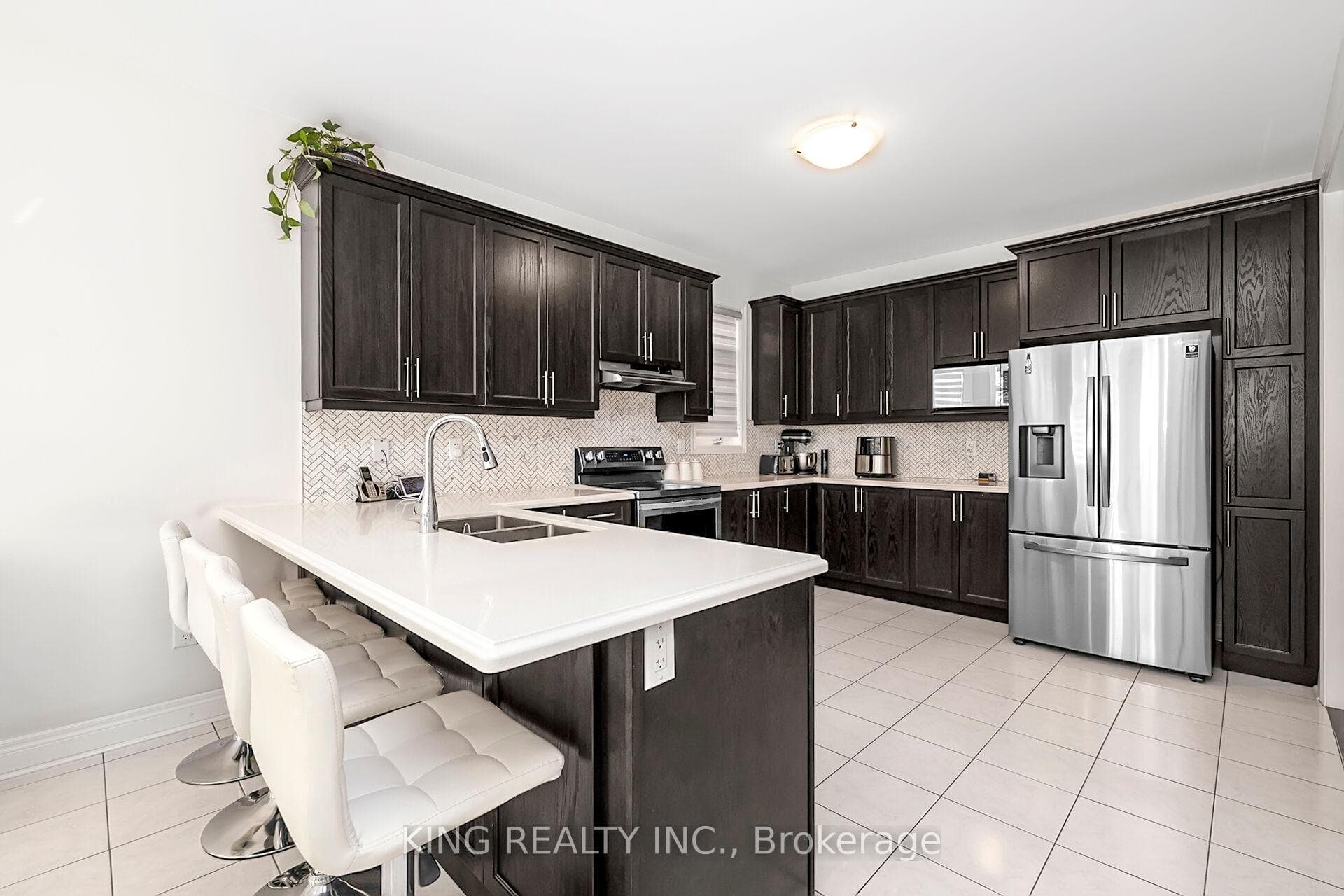 70 Monarch Drive photo 11