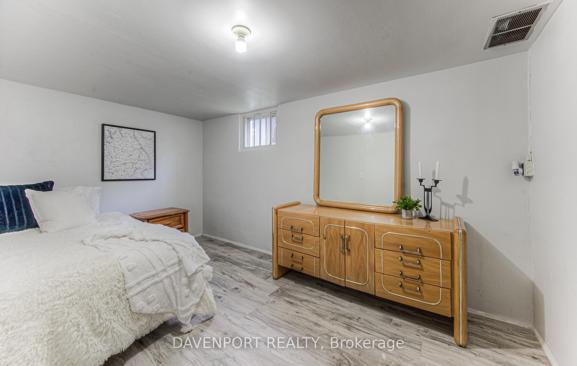 17 Suffolk Avenue photo 27