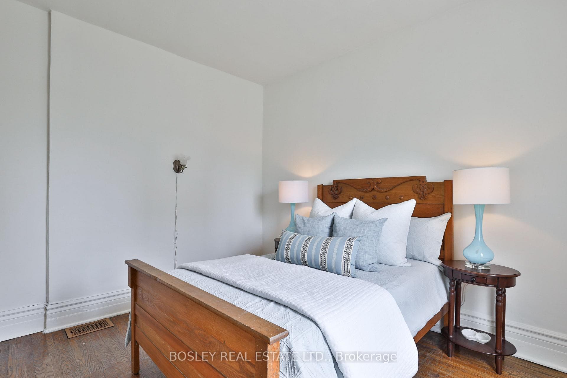 14 sorauren Avenue photo 32