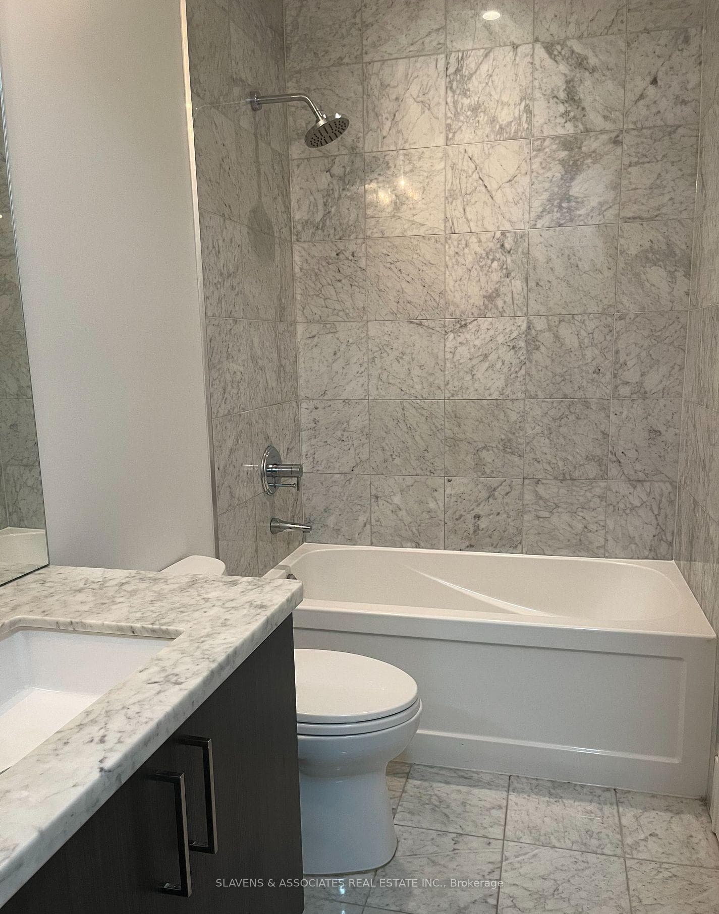 29 Queens Quay Unit 417 photo 14