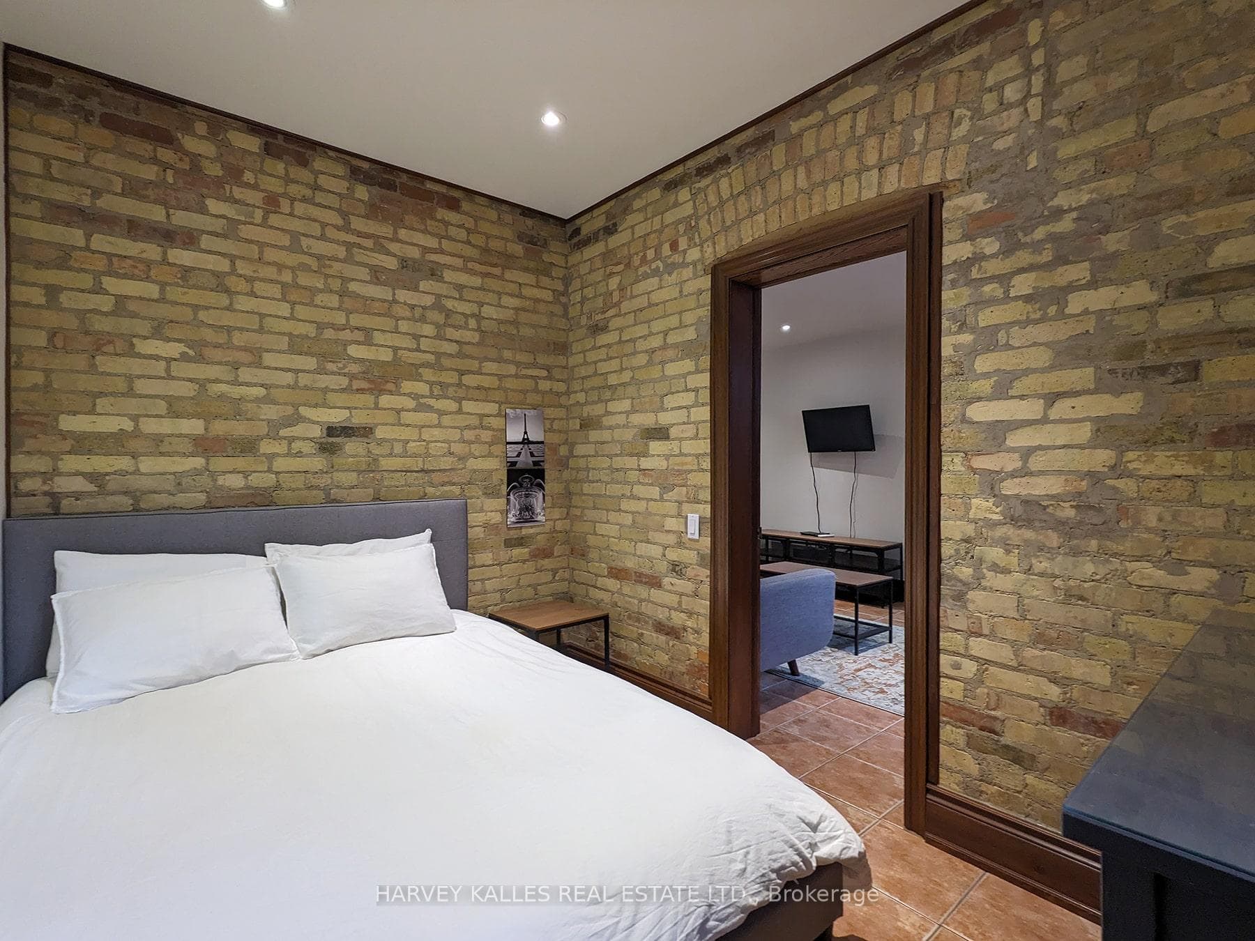 510 Jarvis Street Unit 15 photo 13