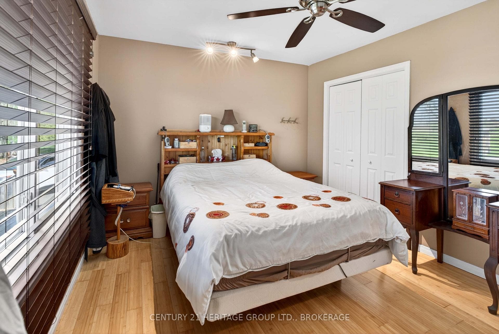 217 Wellington Street photo 20