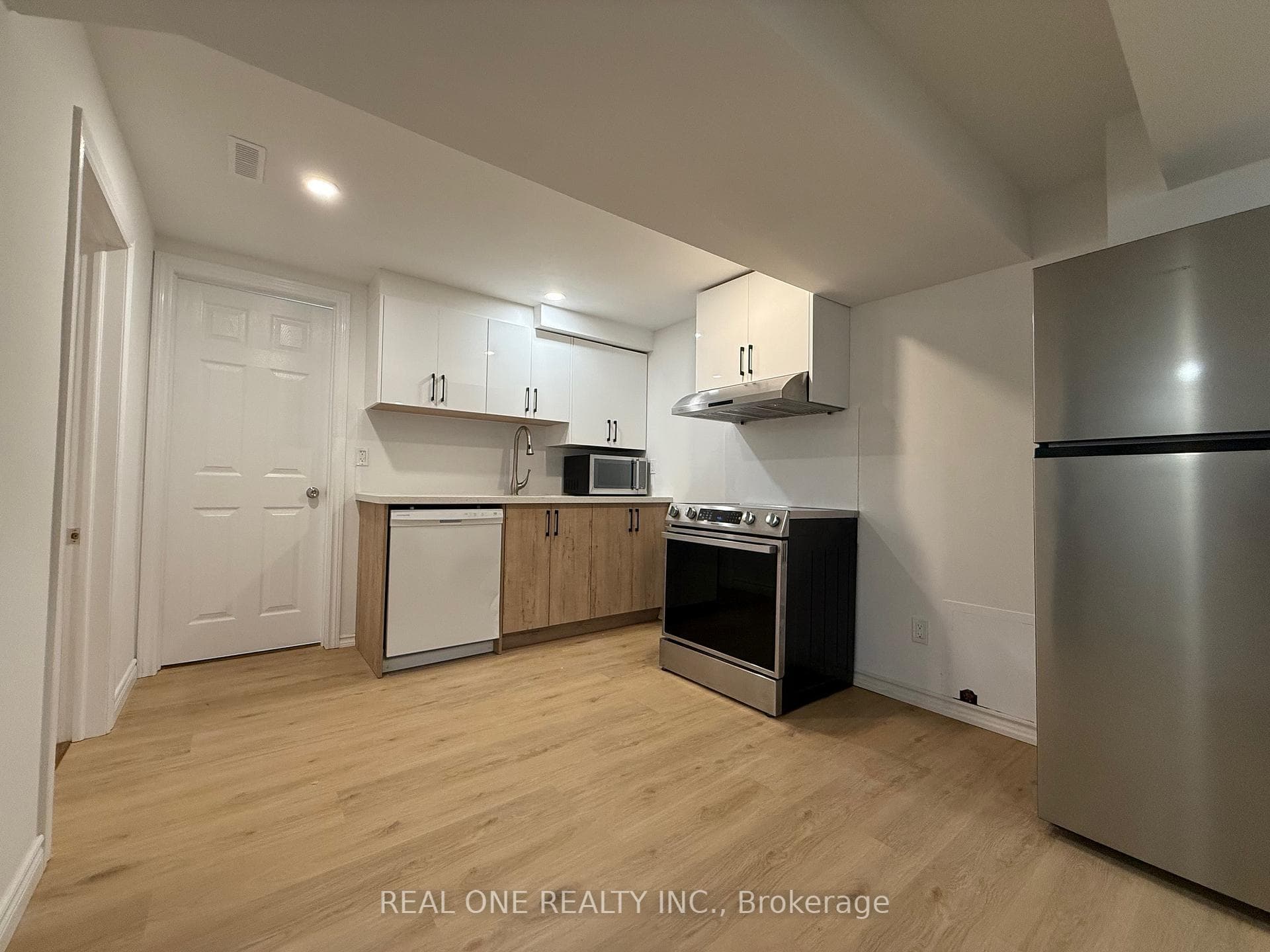 20 Howard Drive photo 2