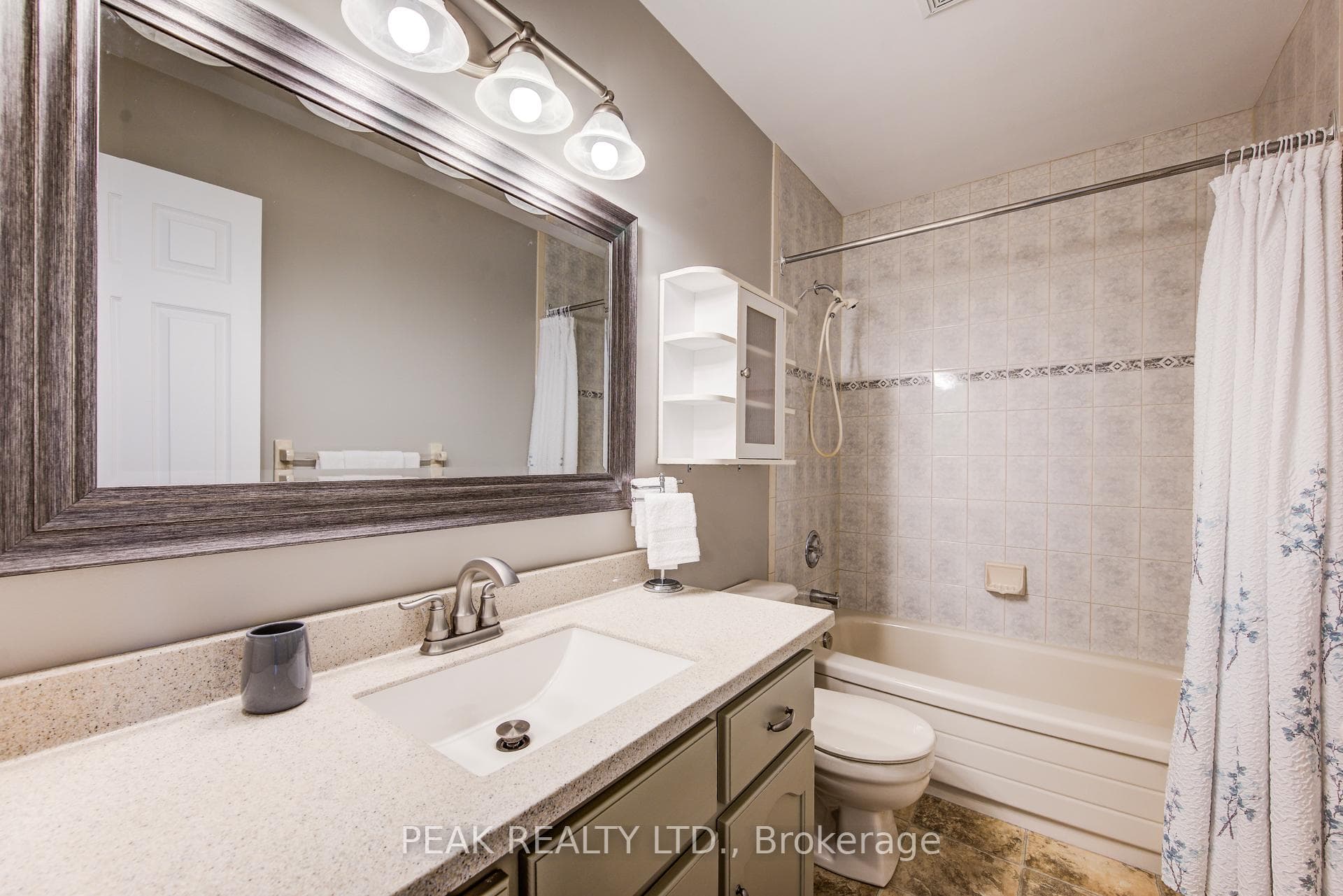367 Meadowvale Place photo 32