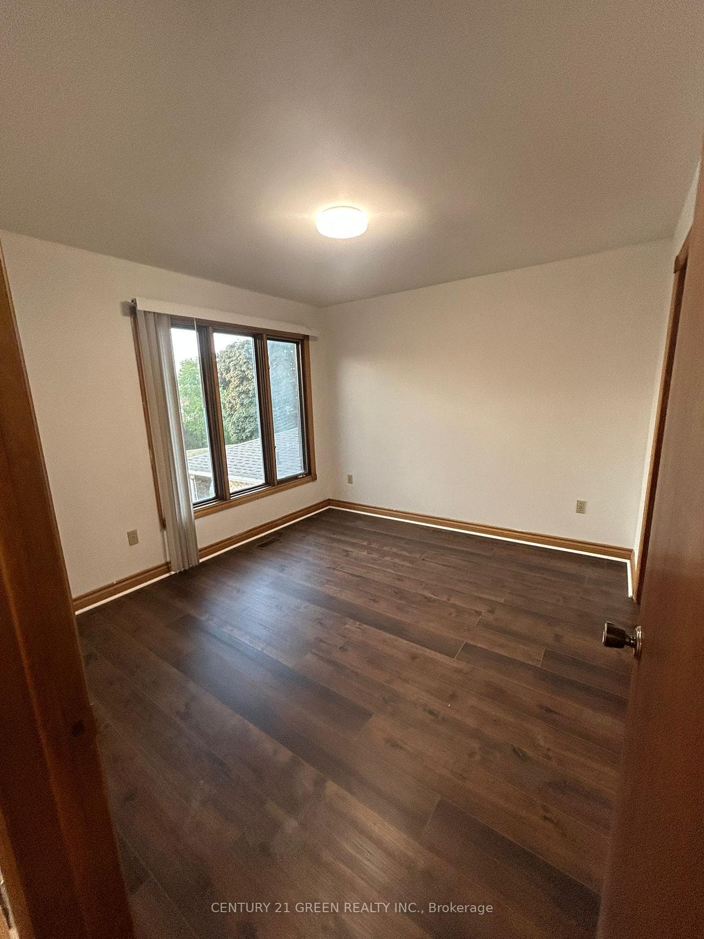 719 Keates Avenue Unit Main photo 17
