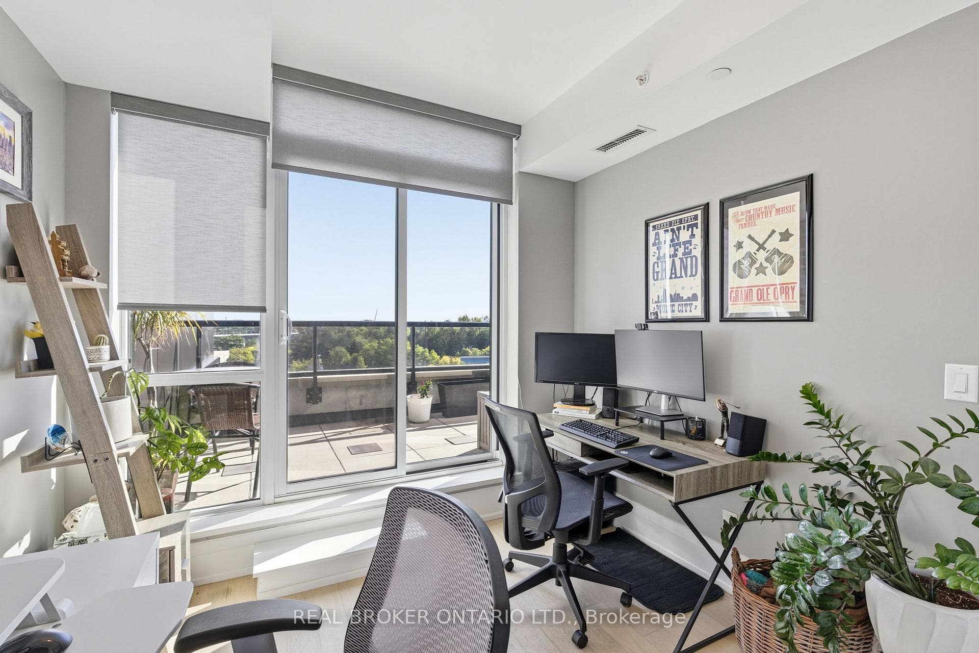 25 Malcolm Road Unit 606 photo 10