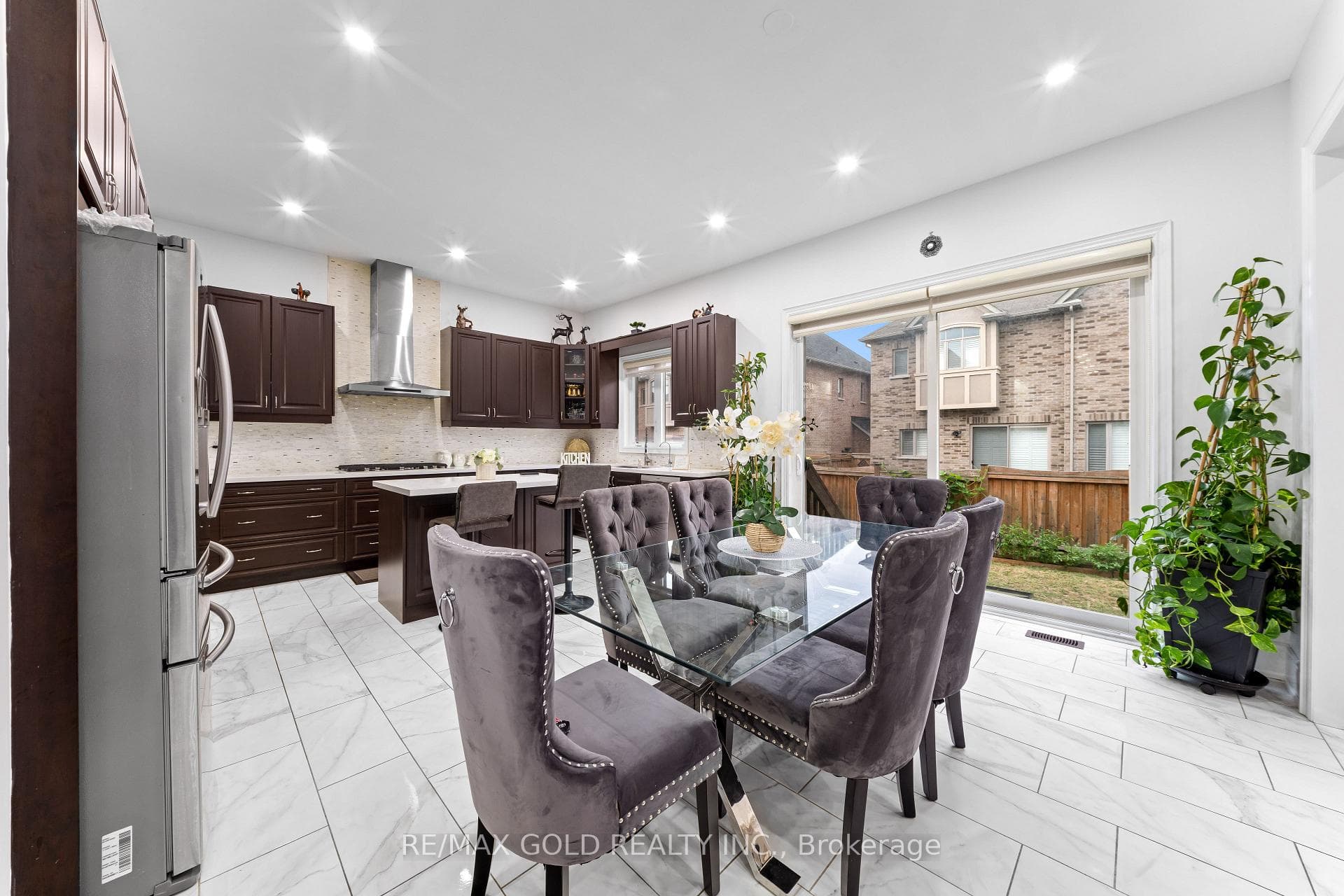 73 Squire Ellis Drive photo 6
