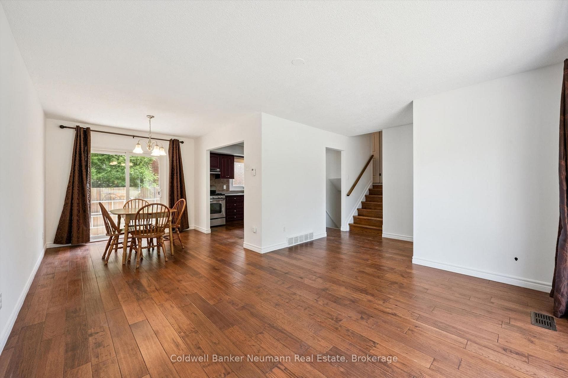 3 Meadow Crescent photo 6