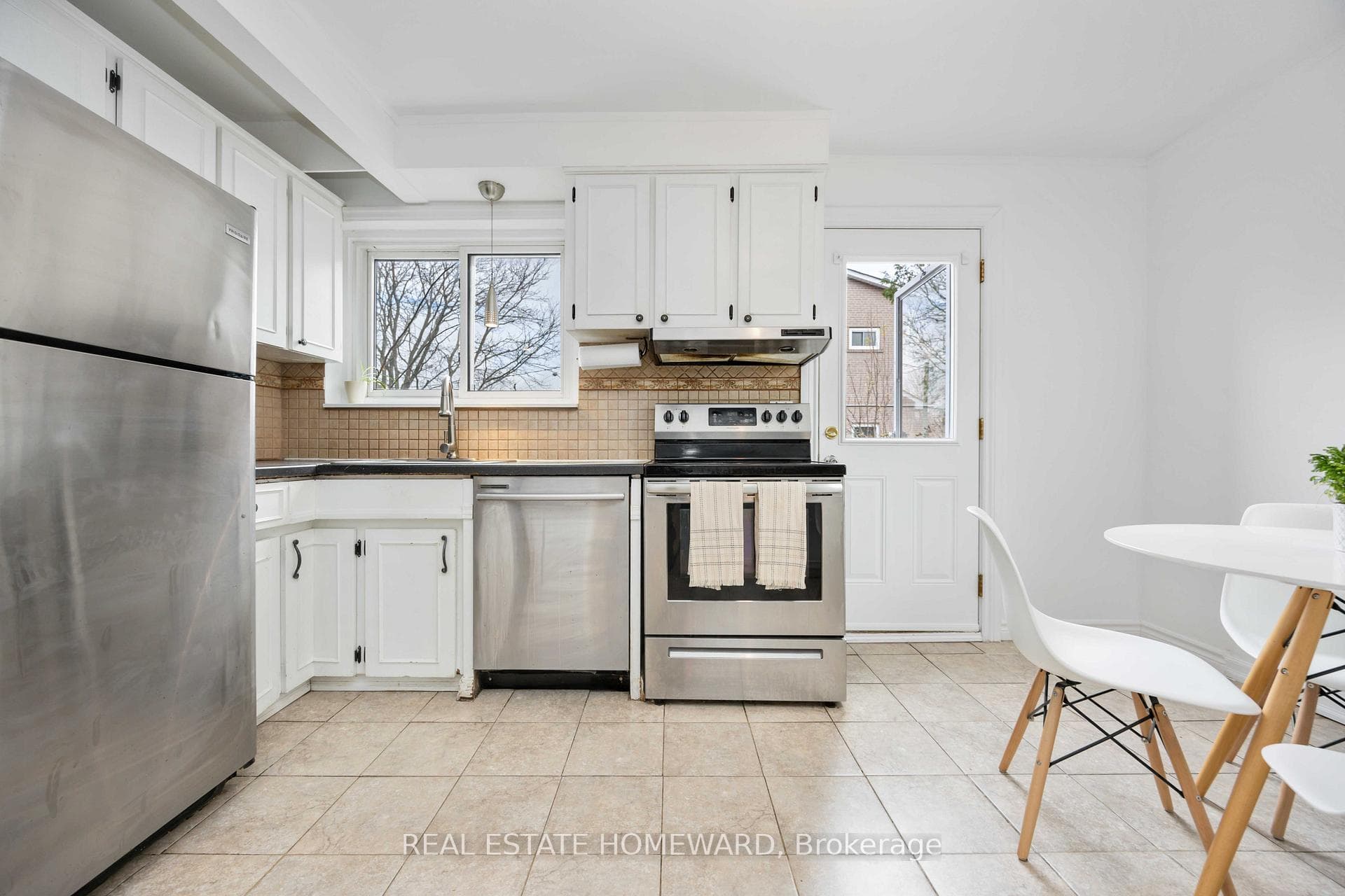 61 Avis Crescent photo 6