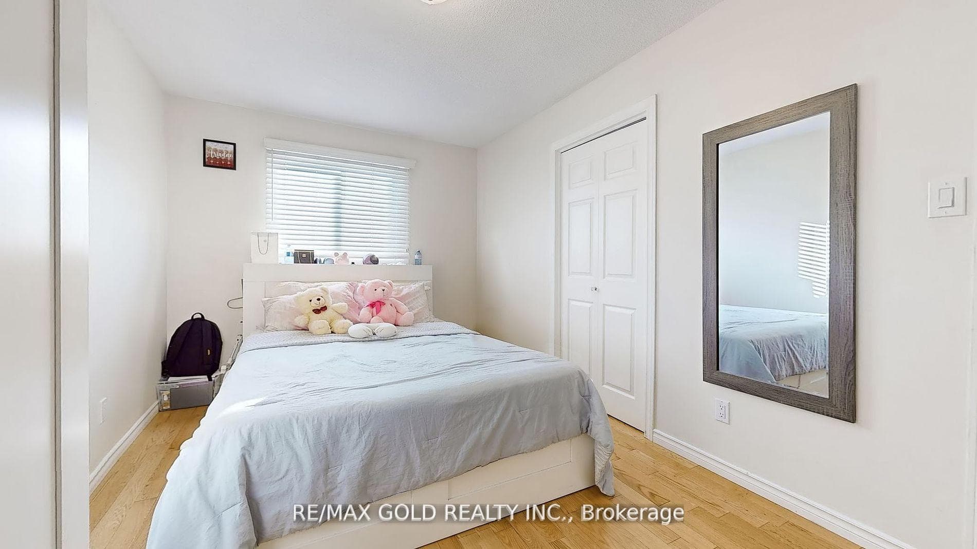 12 Royal Colwood Court photo 28