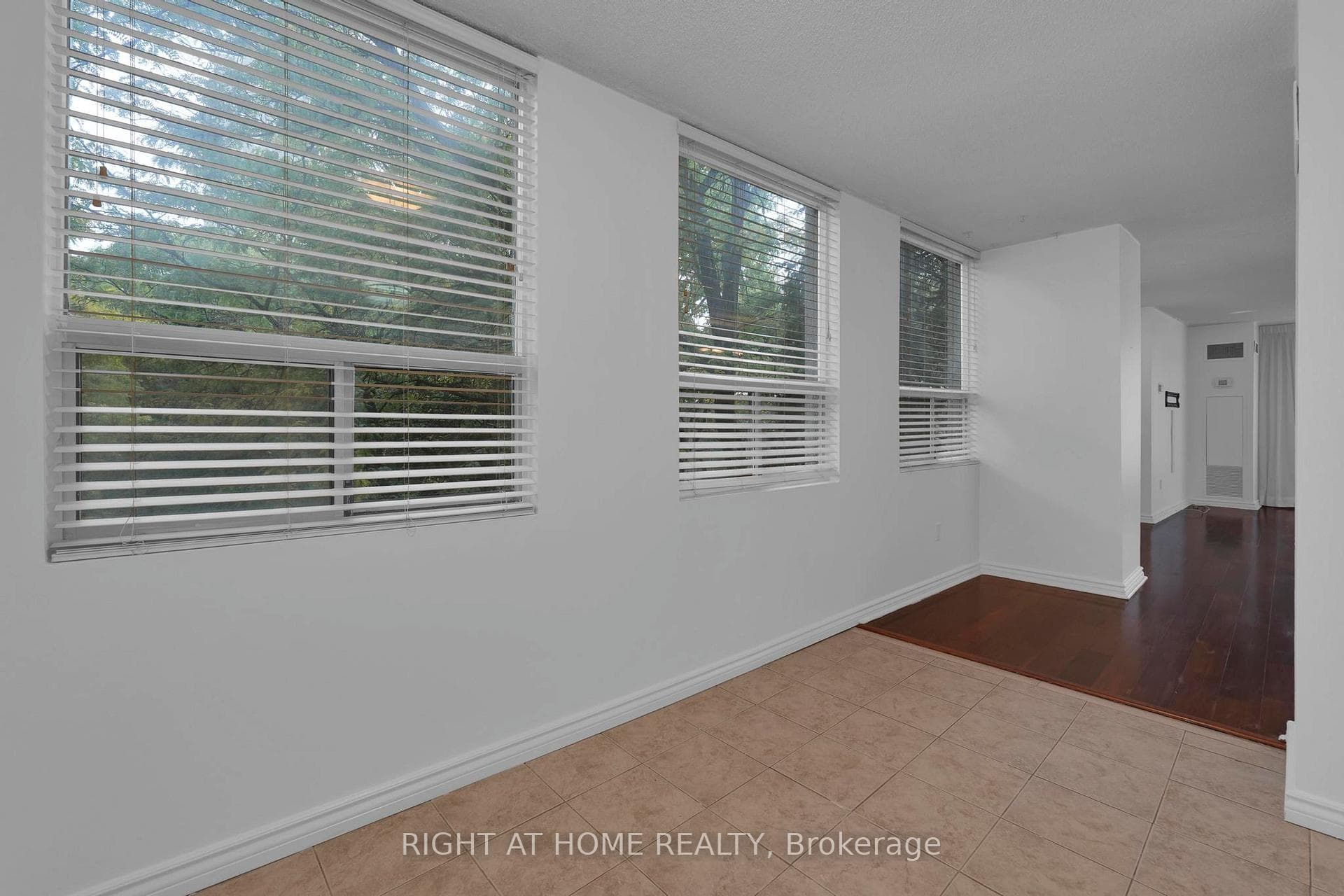 3650 Kaneff Crescent Unit 205 photo 15