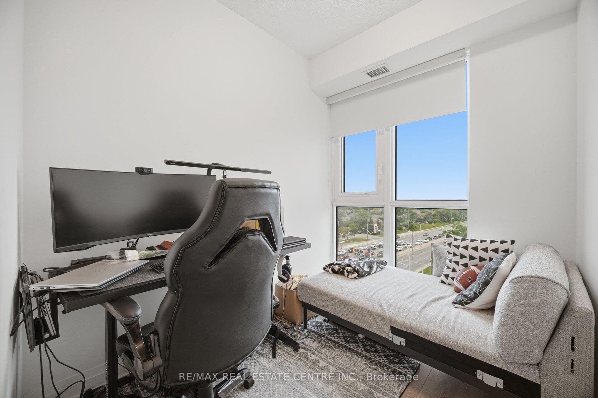 509 Dundas Street Unit 618 photo 32