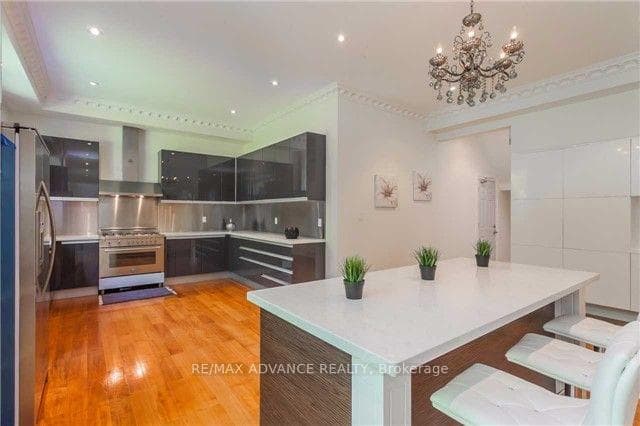 8 Shady Oaks Crescent photo 8