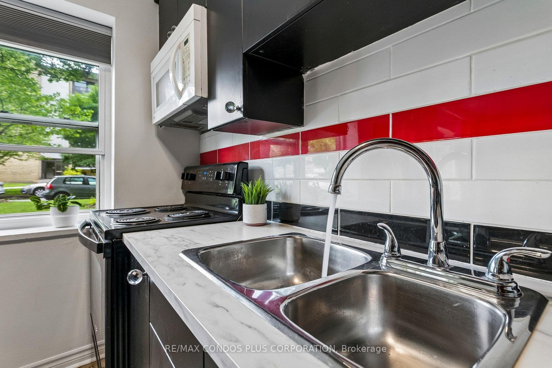 185 Stephen Drive Unit 101 photo 18