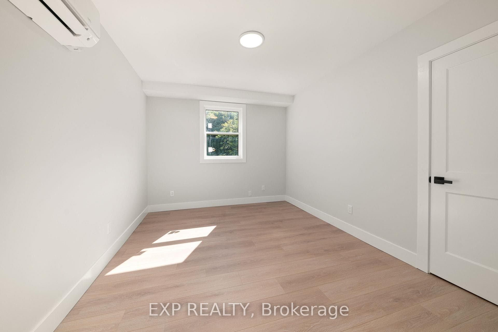 124 Colborne Street photo 12