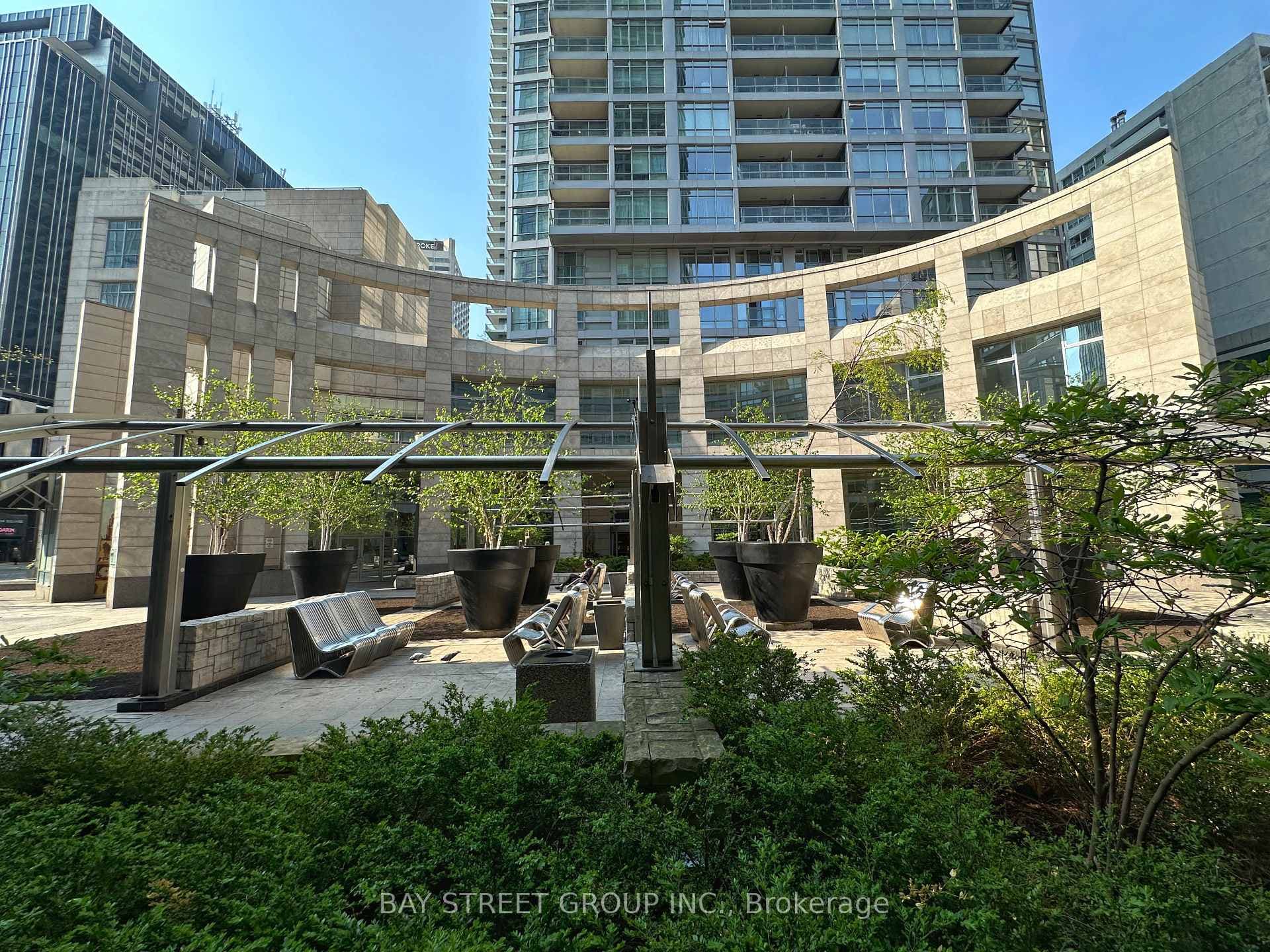 2181 Yonge Street Unit 1406 photo 4