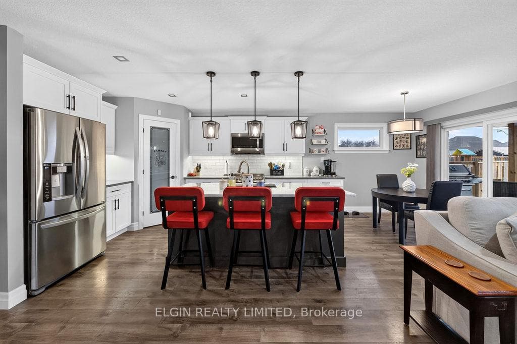 40 Glengariff Drive photo 28