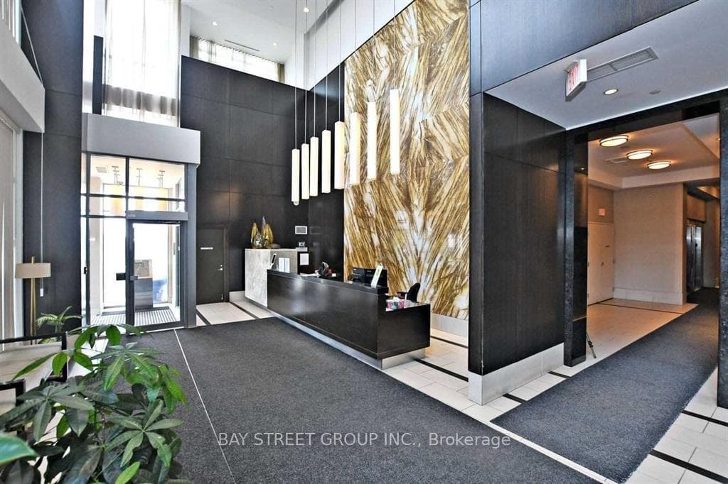 30 Herons Hill Way Unit 801 photo 1