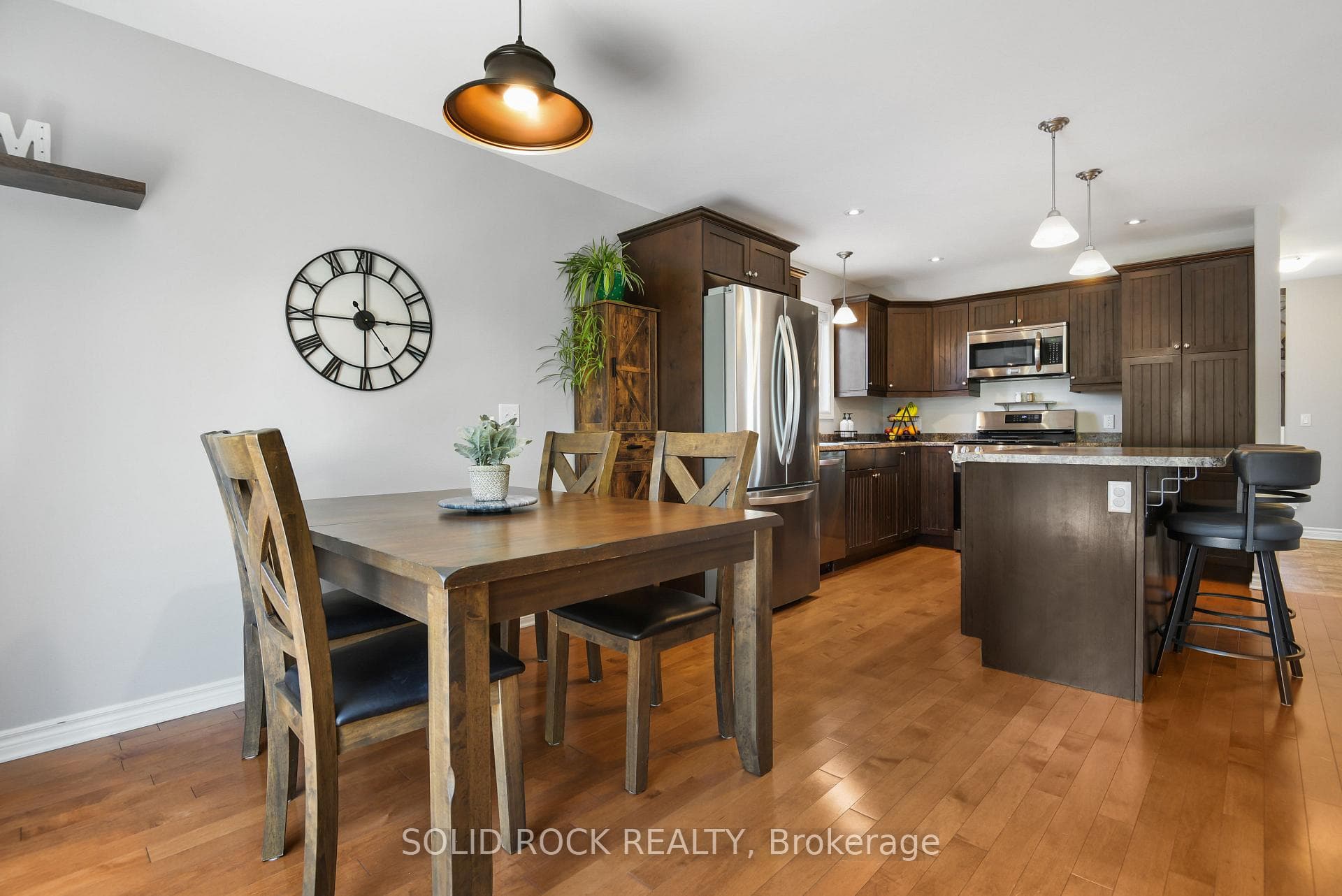 55 Woodward Street photo 8